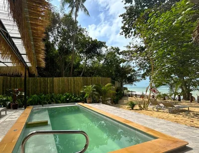 Villa con piscina privada — Secret Beach Bungalows